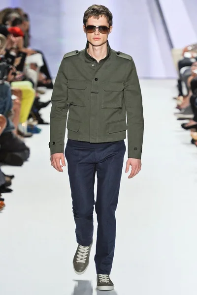 Look 4